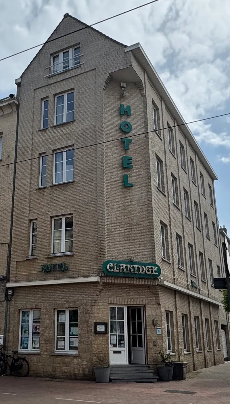 De gevel van Hotel Claridge in Blankenberge